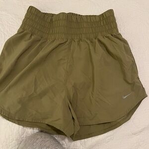High wasted Nike shorts